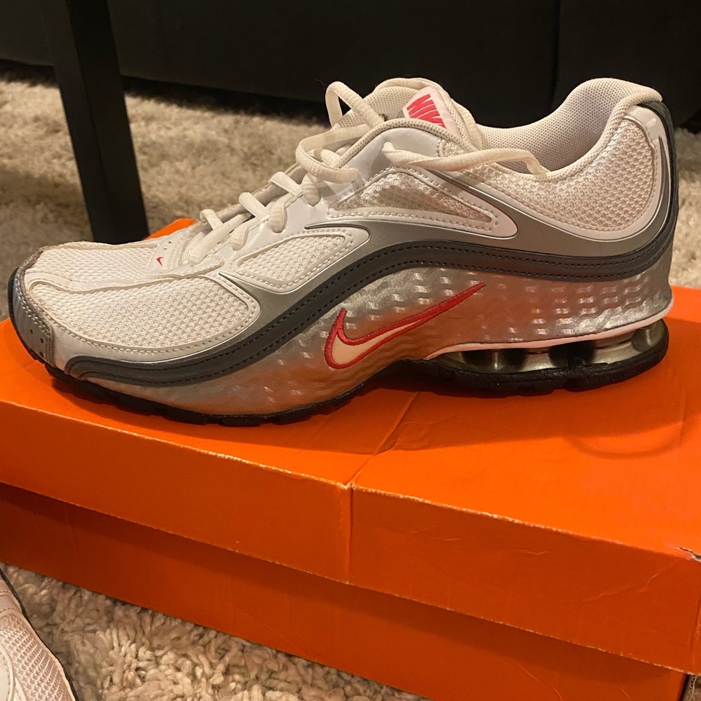 Women’s White Niki Reax Run 5 Wide Tennis Shoes/Sneakers